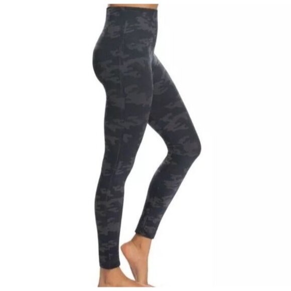 Spanx Legging Black Camo Small Look At Me Now Seamless Slimming Tummy Control - Picture 1 of 12